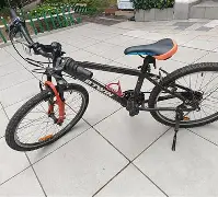 九游体育APP-自行车赛场再起风云：天山风暴队失利漠南烈马队，赛场气氛火爆防线高度稳定